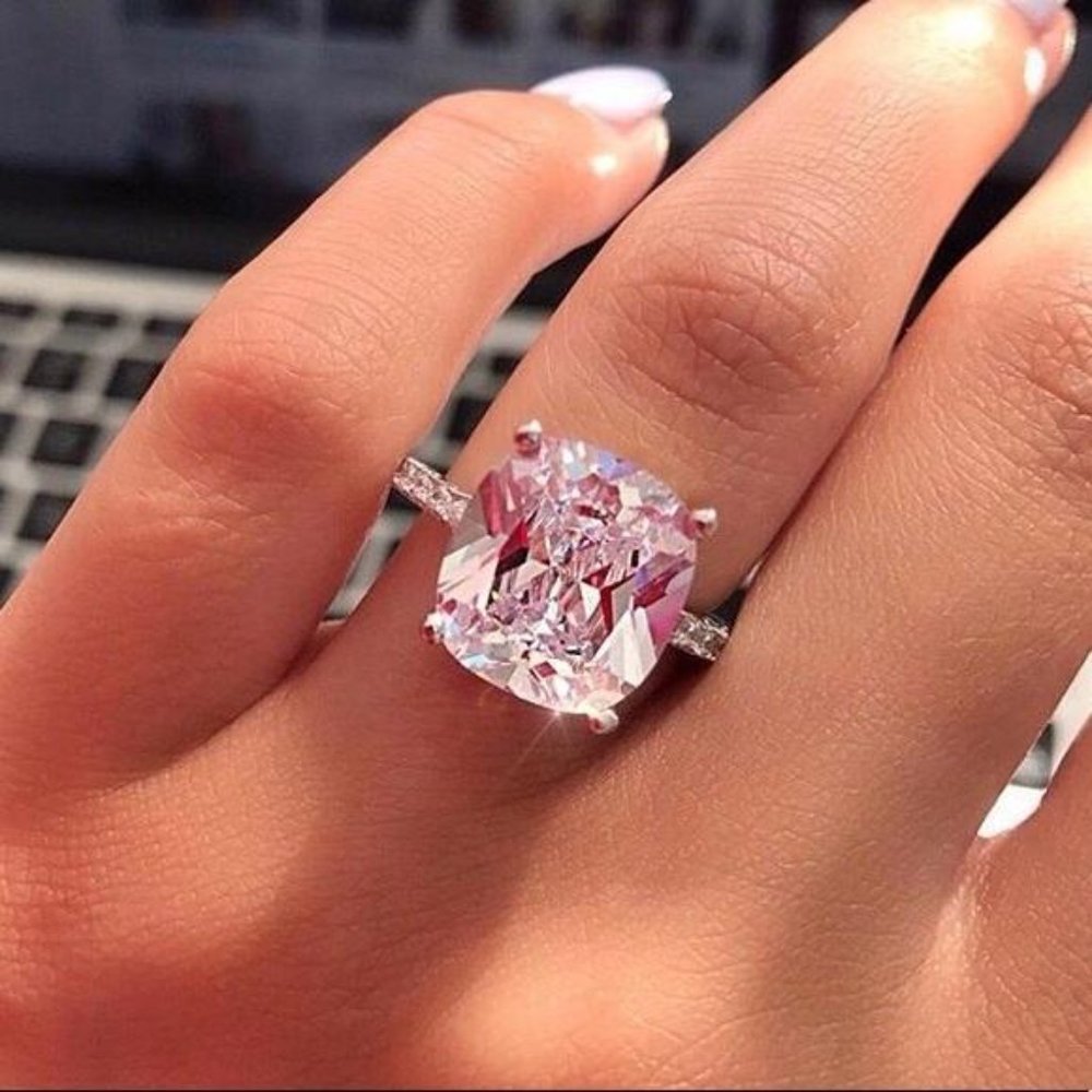 18K White Gold 8 Carat Solitaire Engagement Ring, cute Ring, shiny Ring. - Picture 5 of 7